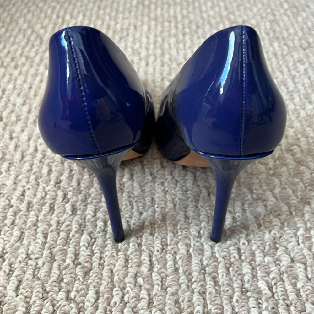 Women’s Heels - Picture 2 of 7